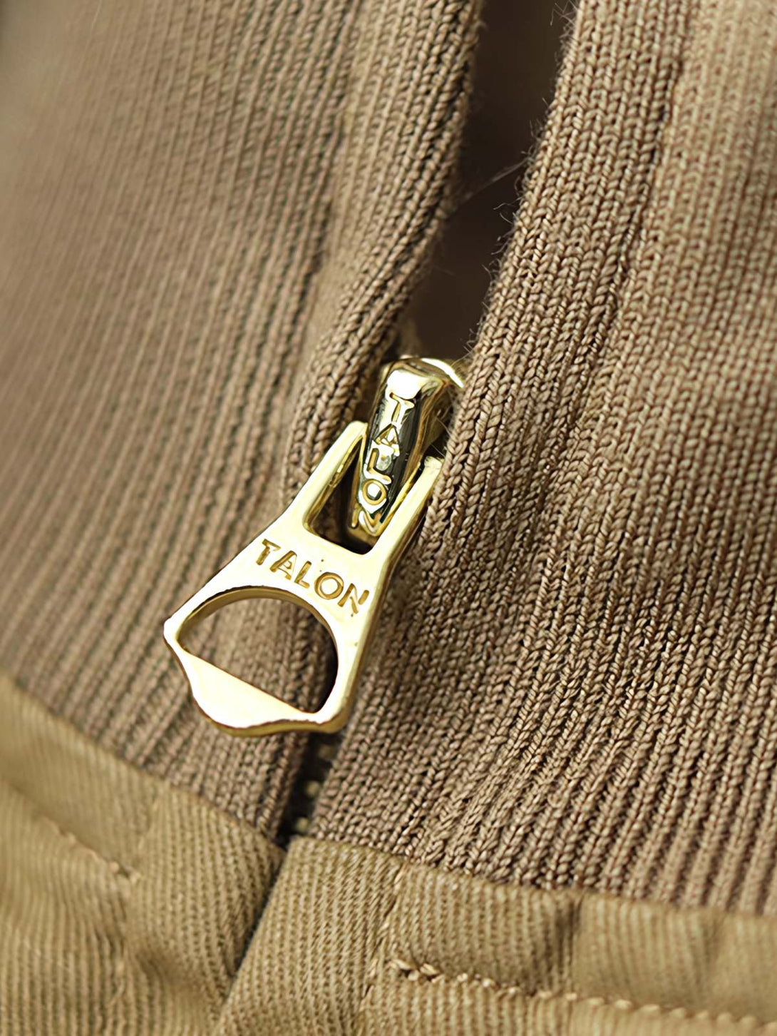 製品画像: 裏起毛 防寒 ウォッシュツイル コンバットジャケット 正面
詳細画像: TALON真鍮ジッパーとリブスタンドカラー ディテール