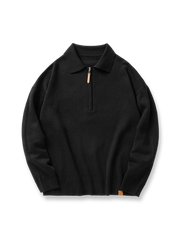 製品画像: ハーフジップラペル付きルーズフィットニットプルオーバー全体展示。ヴィンテージ感があり、リラックスしたカジュアルスタイルに最適。

詳細画像: ラペルとジップのディテール展示。ラペル付きのジップが特徴的なデザイン。