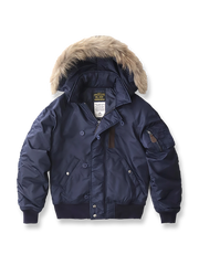 製品画像：N2Bフライトジャケットの正面図。高密度防水ナイロンと天然タヌキファー毛襟を採用し、混合ウールライニングで優れた保温性を実現。冬季のアウトドアや日常コーデに最適なアイテム。
詳細画像：ジャケットのタヌキファー毛襟と内側の混合ウールライニングをクローズアップ。クラシックなミリタリースタイルと防寒性能を兼ね備え、実用性とファッション性が融合したデザイン。