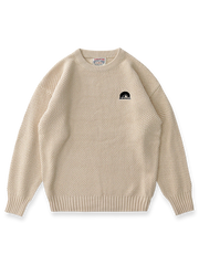 製品画像：ゆったりとしたワッフル編みクルーネックセーターの正面展示。ヴィンテージ風のデザインがカジュアルなスタイルにぴったり。
詳細画像：立体感のあるワッフル編みのディテールをクローズアップ。柔らかさと耐久性を兼ね備えたダブルヤーン素材。