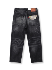 製品画像: ブラック ウォッシュ デニム ストレート パンツ 正面、ルーズフィットデニム
詳細画像: ヒゲ加工とストーンウォッシュのディテール、ヴィンテージ風仕上げ