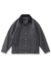 製品画像: コーデュロイ襟 オーバーサイズ ワーク ジャケット 正面、レトロ風デザイン、春秋カジュアルスタイル
詳細画像: 背面のアクションプリーツとボタンフロントのディテール、ワークテイスト、シワになりにくい高密度生地