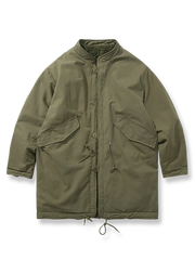 製品画像: リバーシブル厚手コーラルフリースヴィンテージワークコート全体表示。コットン表地とコーラルフリース裏地の組み合わせで、保温性とスタイルを両立したデザイン。

詳細画像: スタンドカラーとフリース裏地のディテール表示。すっきりとしたシルエットと柔らかいフリース素材が特徴。