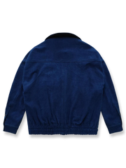 製品画像: 雲海柄藍染めバイカージャケット全体表示。ジャカードコットン素材と独特な抜染技法で、都会と自然が交わるデザイン。

詳細画像: 雲海抜染柄と伸縮性のある裾デザインのディテール表示。テクスチャーの深みと実用的な裾仕上げが際立つディテール。