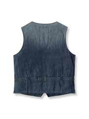 製品画像:
「アメリカンウェスタン風花柄刺繍デニムベストの全体展示。ヴィンテージ風のウォッシュ加工と精緻な花柄刺繍が特徴的なデニム素材を使用。」

詳細画像:
「ベストの花柄刺繍とナチュラルウォッシュ加工のディテール。クラシックなアメリカンウェスタンスタイルを演出するデニムベスト。」