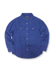 製品画像:
ライセール素材とヘリンボーン柄が特徴的な長袖シャツ。製品染めによりヴィンテージ感のある色調と柔らかな質感を実現。
詳細画像:
ヘリンボーン柄のディテールと製品染めの色調をアップで展示。ライセール素材の柔らかさと独特なデザインを強調。