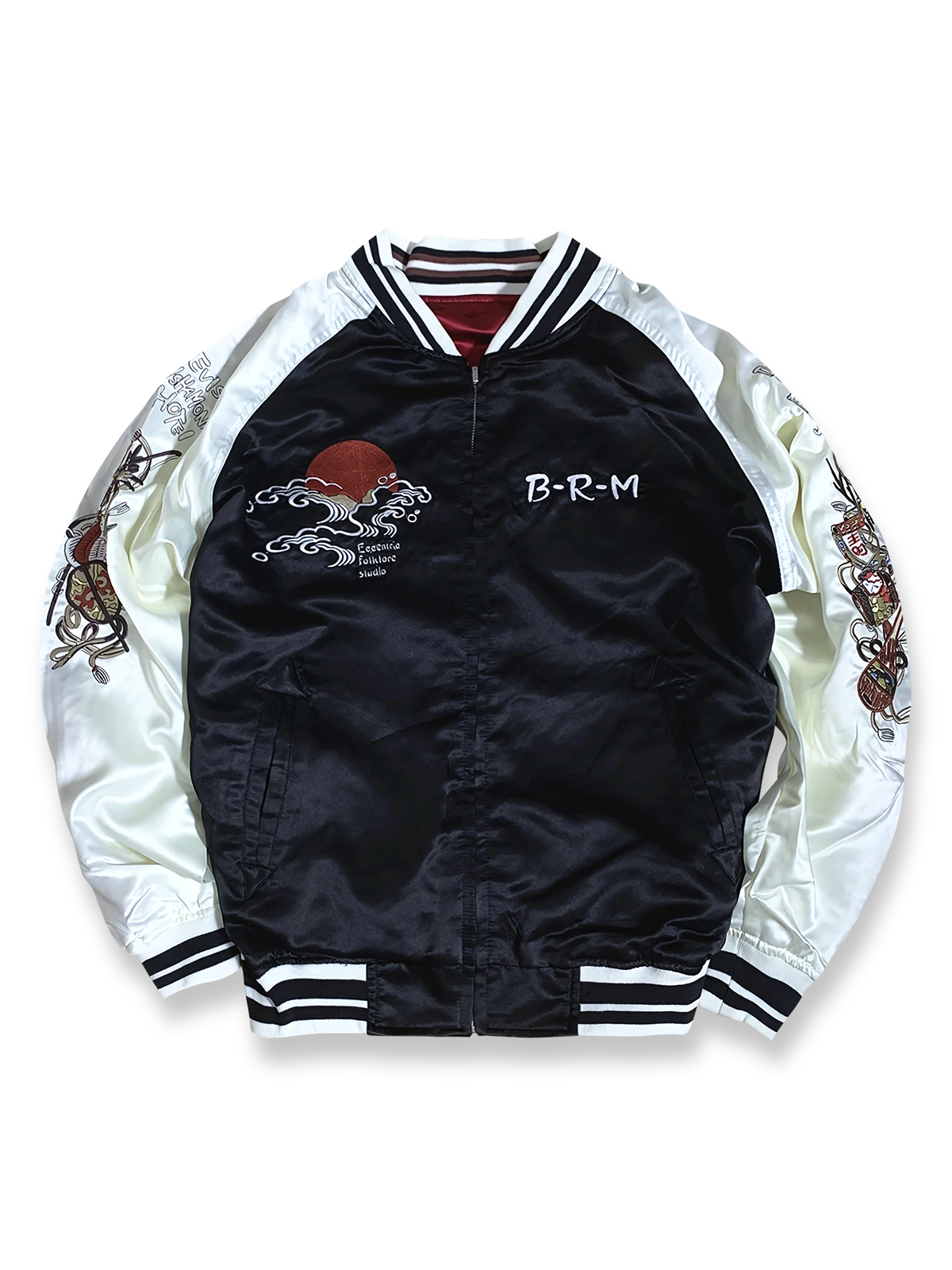 製品画像: リバーシブル シルク刺繍 横須賀 宝船 七福神 ジャケット全体画像、伝統的な横須賀刺繍と幸運の象徴デザイン

詳細画像: 七福神宝船と赤鬼、虎の刺繍ディテール、精緻なシルク刺繍で仕上げられた高級感あるデザイン