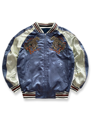 製品画像: リバーシブル 刺繍 横須賀 ベルベット ジャケット全体画像、伝統的な日本の横須賀刺繍とヴィンテージデザイン

詳細画像: 武松の虎退治と鬼若丸の鯉退治の刺繍ディテール、横須賀刺繍の高度な技法と精緻な表現