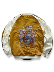 製品画像: リバーシブル シルク刺繍 横須賀 和柄タトゥーアートのシンガーとテッドマン ジャケットの全体画像、日本文化と個性の融合デザイン
詳細画像: 和柄タトゥーアートのシンガーとテッドマン（幸運の赤鬼）の刺繍ディテール、横須賀刺繍の精緻な美しさ