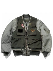 製品画像: 2点セット タクティカルベストとMA-1フライトジャケットの全体展示画像、ミリタリースタイルとアウトドアファッションの両方に対応した多機能デザイン
詳細画像: タクティカルベストのバッジと多機能ポケット、MA-1フライトジャケットのクラシックディテール特写、耐久性と快適性を兼ね備えた高品質素材