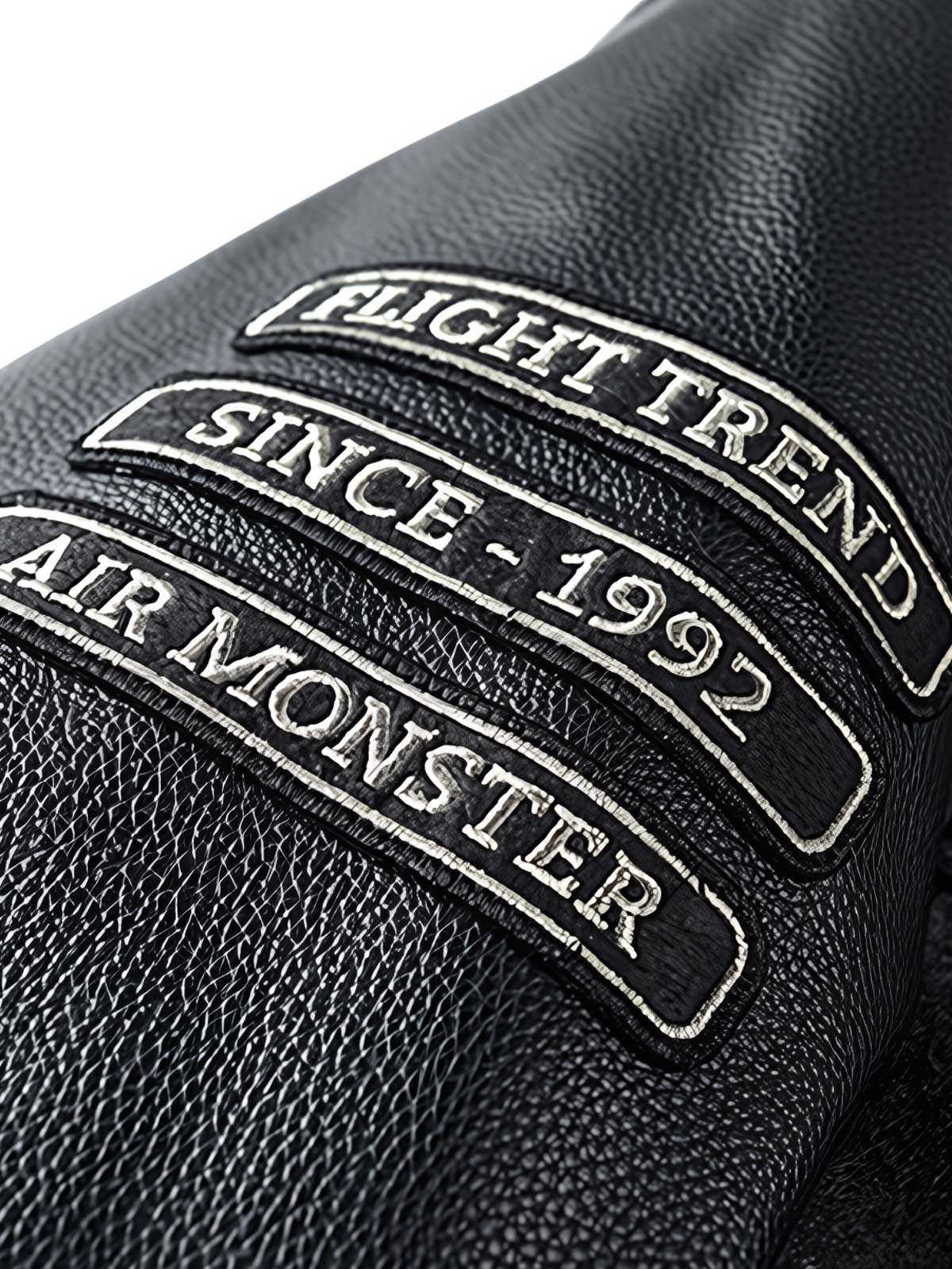 製品画像: アメカジ文字刺繍とゴリラ刺繍が特徴のベースボールジャケットの全体画像、ヴィンテージミリタリーテイスト
詳細画像: フロントと袖のゴリラ刺繍と文字タオル刺繍のディテール、アメカジヴィンテージ感を強調