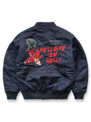 製品画像: テッドマン刺繍MA-1飛行ジャケットの全体画像、ヴィンテージアメリカンミリタリースタイルが特徴
詳細画像: ジャケット背面のテッドマン刺繍と「WE'LL GIVE 'EM HELL!」スローガンのディテール