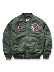 製品画像: テッドマン刺繍MA-1飛行ジャケットの全体画像、ヴィンテージアメリカンミリタリースタイルが特徴
詳細画像: ジャケット背面のテッドマン刺繍と「WE'LL GIVE 'EM HELL!」スローガンのディテール