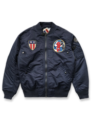 製品画像: テッドマン刺繍MA-1飛行ジャケットの全体画像、ヴィンテージアメリカンミリタリースタイルが特徴
詳細画像: ジャケット背面のテッドマン刺繍と「WE'LL GIVE 'EM HELL!」スローガンのディテール