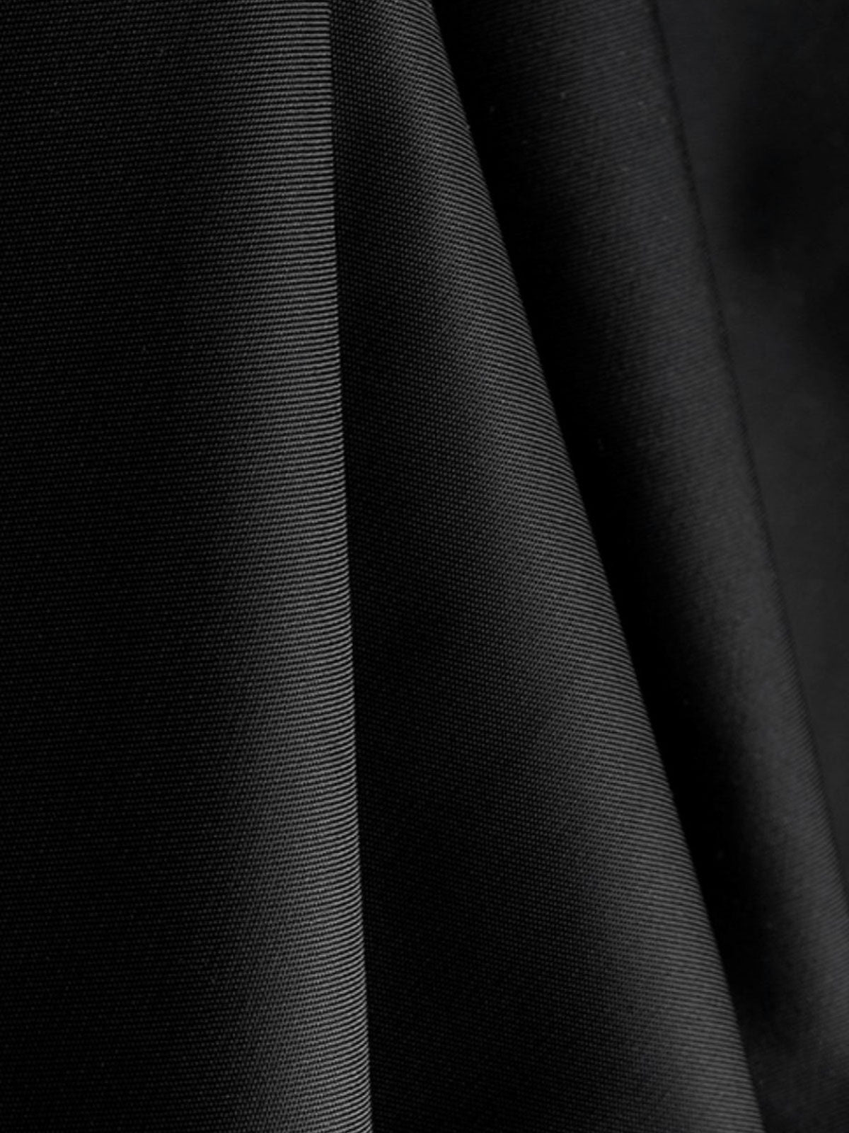 製品画像ALT替代文本
4色展開のクラシックパイロットジャケット（ブラック、アーミーグリーン、カーキ、ネイビー）。スタンドカラーとリブ仕様を備えた防風性・耐久性に優れたポリエステル製ジャケット。

詳細画像ALT替代文本
スタンドカラーパイロットジャケットのディテール、ジッパー付きスリーブポケットとリブ仕様。立体裁断でフィット感を強調し、機能性とスタイルを兼ね備えたデザイン。