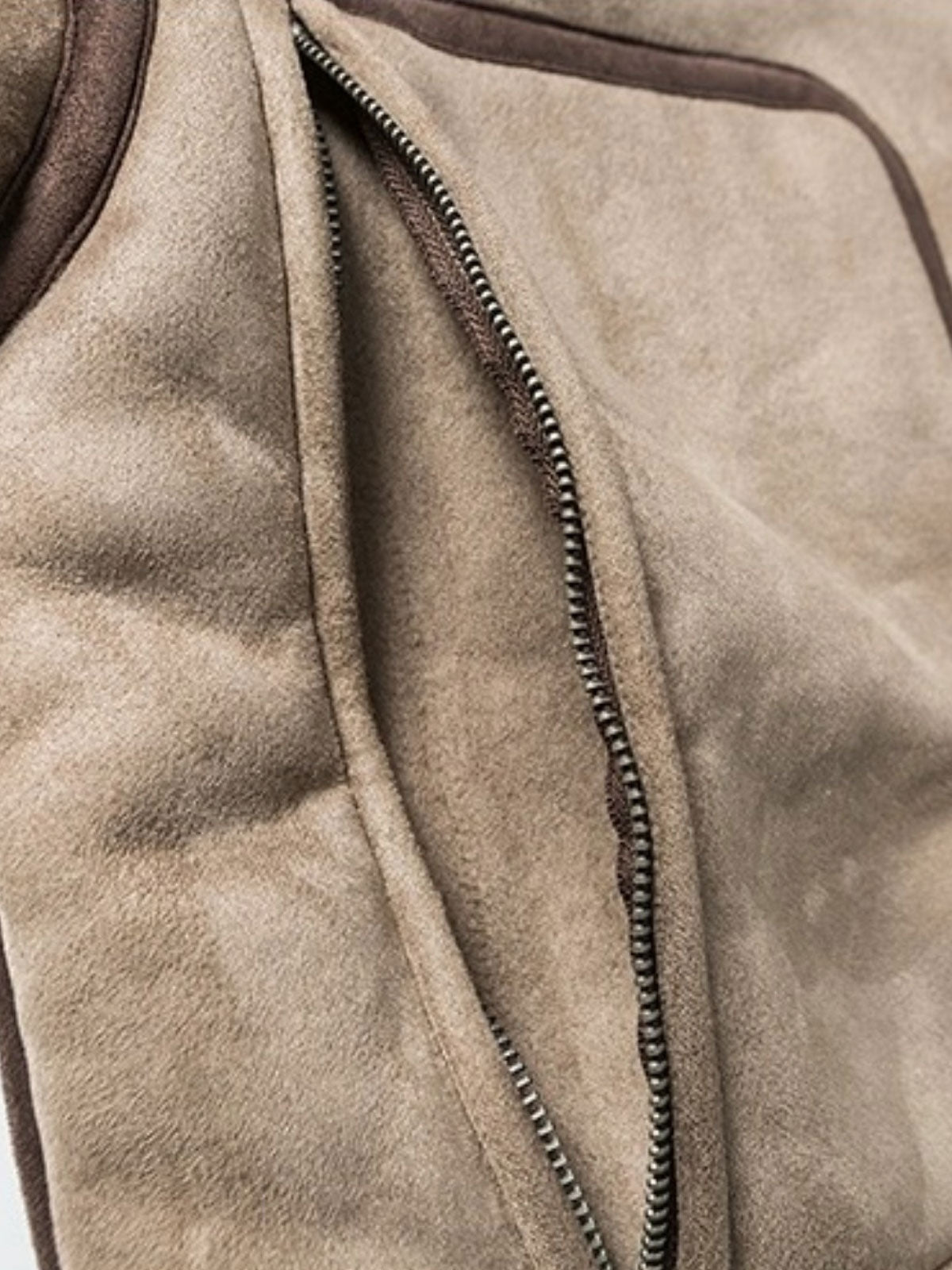 製品画像: バイカースタイルのラムウールレザー＆フリースジャケット全体像、ラムウールとレザーの組み合わせが際立つヴィンテージ感
詳細画像: レザー＆フリースのディテールとデザインのアップ、厚手素材感と保温性強調