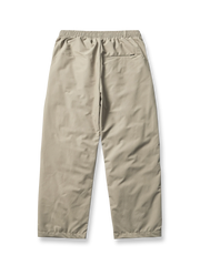 製品画像: 軽量アウターダウン保温パンツ全体展示、冬のアウトドアに最適なデザイン
詳細画像: 防水素材とダウン中綿のディテール特写、寒さを防ぐ高機能設計