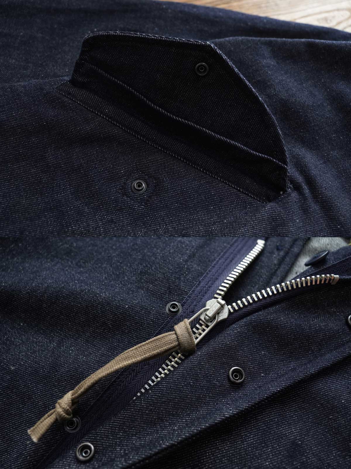 製品画像： デニムバージョンのM51フィッシュテールコート全体イメージ画像。特注のデニム素材で再現されたヴィンテージミリタリースタイルが特徴的。シルバーカラージッパーやブルー樹脂ボタンなど、細部までこだわったデザインが魅力。
詳細画像： YKK製スナップボタンと特注シルバーカラージッパー、ブルー樹脂ボタンのディテールをクローズアップした画像。ヴィンテージ感を引き立てる丁寧なディテールが際立つ。