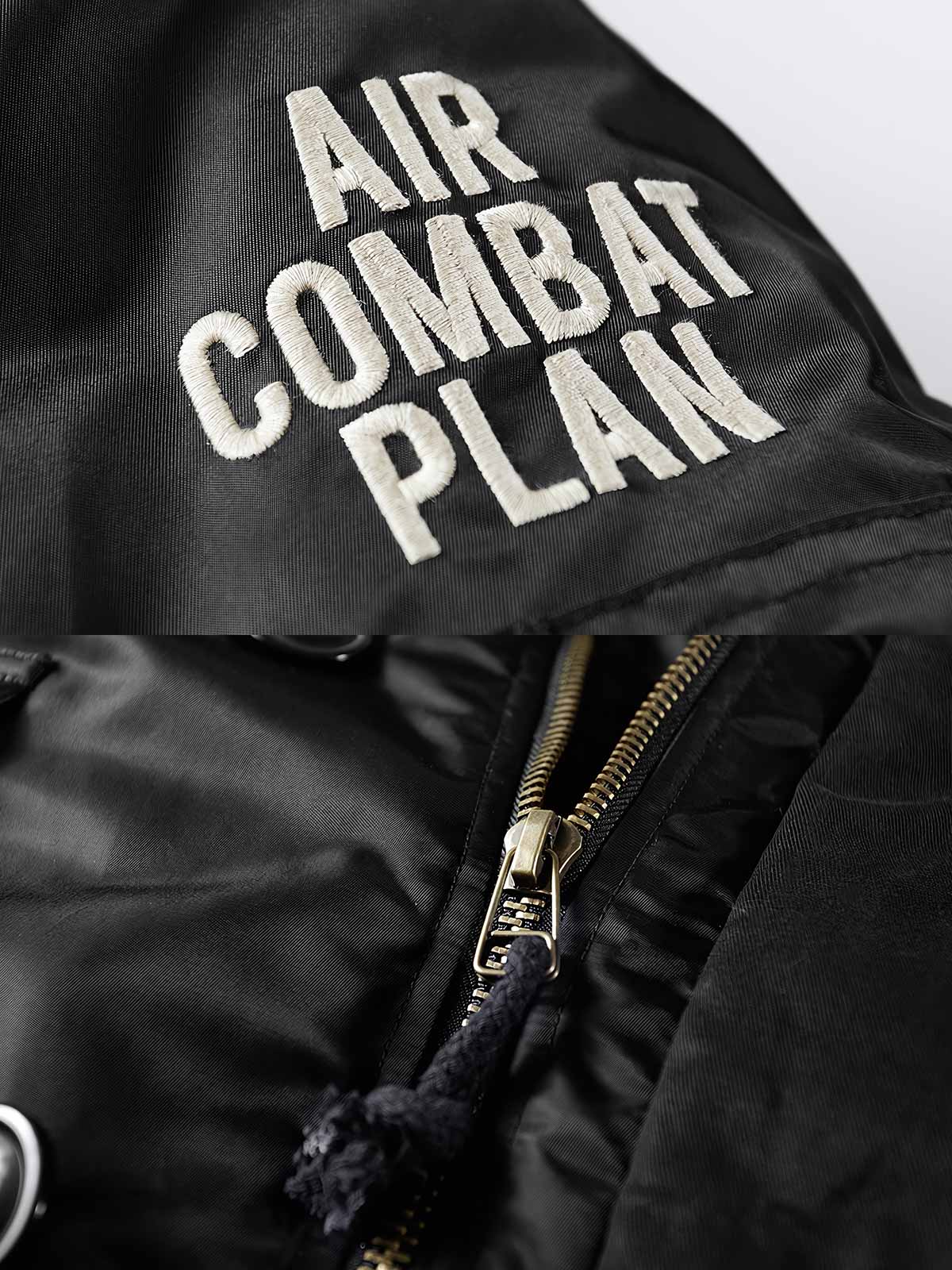 製品画像: 空中戦闘司令部シリーズのN3B中綿フライトジャケット全体を展示した画像。クラシックなミリタリーデザインの特徴が一目でわかる、保温性と防風性能を兼ね備えたジャケット。

詳細画像: アライグマ風の合成ファー襟とフライトエンブレムのディテールがクローズアップされた画像。襟の柔らかい質感とエンブレムのディテールが、ジャケットの軍旅スタイルを引き立てる。