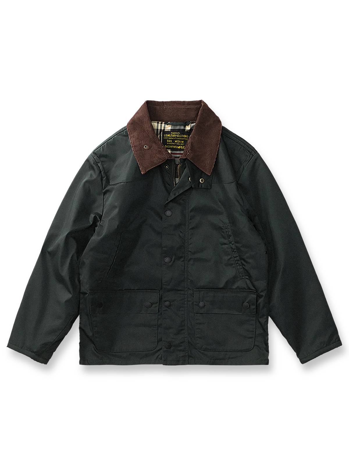 製品画像: コーデュロイカラーのコントラスト襟とオイルワックス加工が施されたハンティングジャケット。高密度梭織生地を使用し、耐久性とレトロ感を兼ね備えたデザイン。

詳細画像: チェック柄のキルティングライニングとスナップボタン付き風防襟のディテール。YKKのダブルヘッドラウンドリングジッパーと多機能ポケット配置が実用性を高めています。