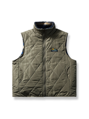 製品画像: リバーシブルデザインのラムファーワークベスト正面展示画像、民族風スタイルで暖かさと快適さを提供するユニセックスアイテム。

詳細画像: ベストの内側に施されたラムファーのディテールアップ、リバーシブルデザインによるコーディネートの幅が広がる特徴。