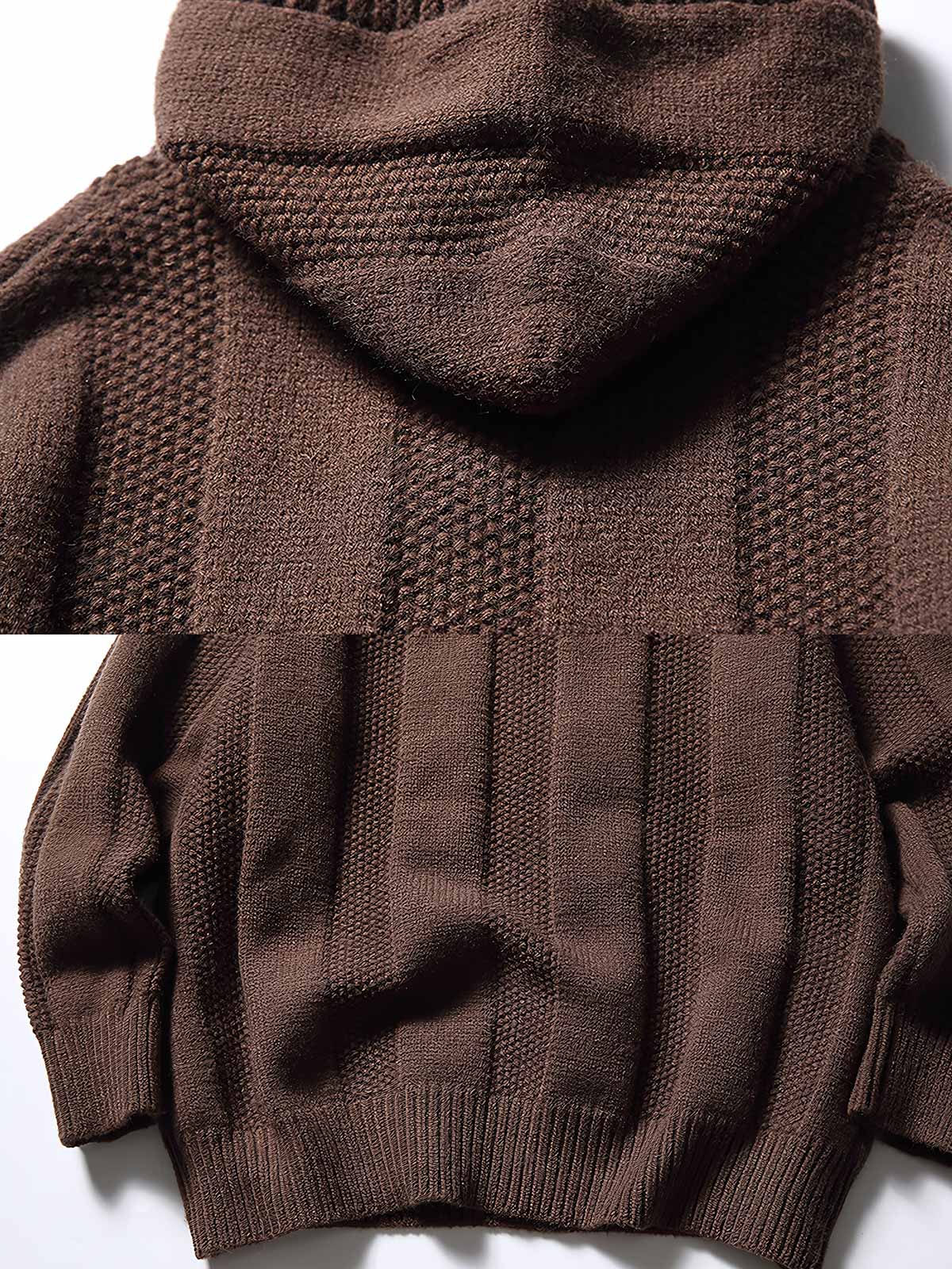 製品画像:
フード付きプルオーバーセーター全体の正面ビュー、ストライプと交差模様が鮮明に映し出され、シンプルでありながら個性的なデザインを強調。フード部分と裾、袖口のディテールが見やすいように撮影。

詳細画像:
胸元と肩部分の精緻な交差模様、フードの編み込みディテールがクローズアップされ、繊細な編み方と生地感がよくわかる画像。