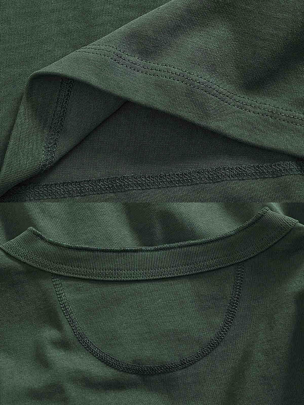 製品画像
「ヘンリーネック 長袖Tシャツ。高密度コットン素材とアメカジ風ウォッシュ加工が特徴で、ヴィンテージ感と耐久性を兼ね備えたシンプルなデザイン」

詳細画像
「ヘンリーネックの金属ボタンとアメカジ風ウォッシュ加工による自然なレトロ感。高密度コットンの厚手生地で、クラシックなディテールが際立つ一枚」