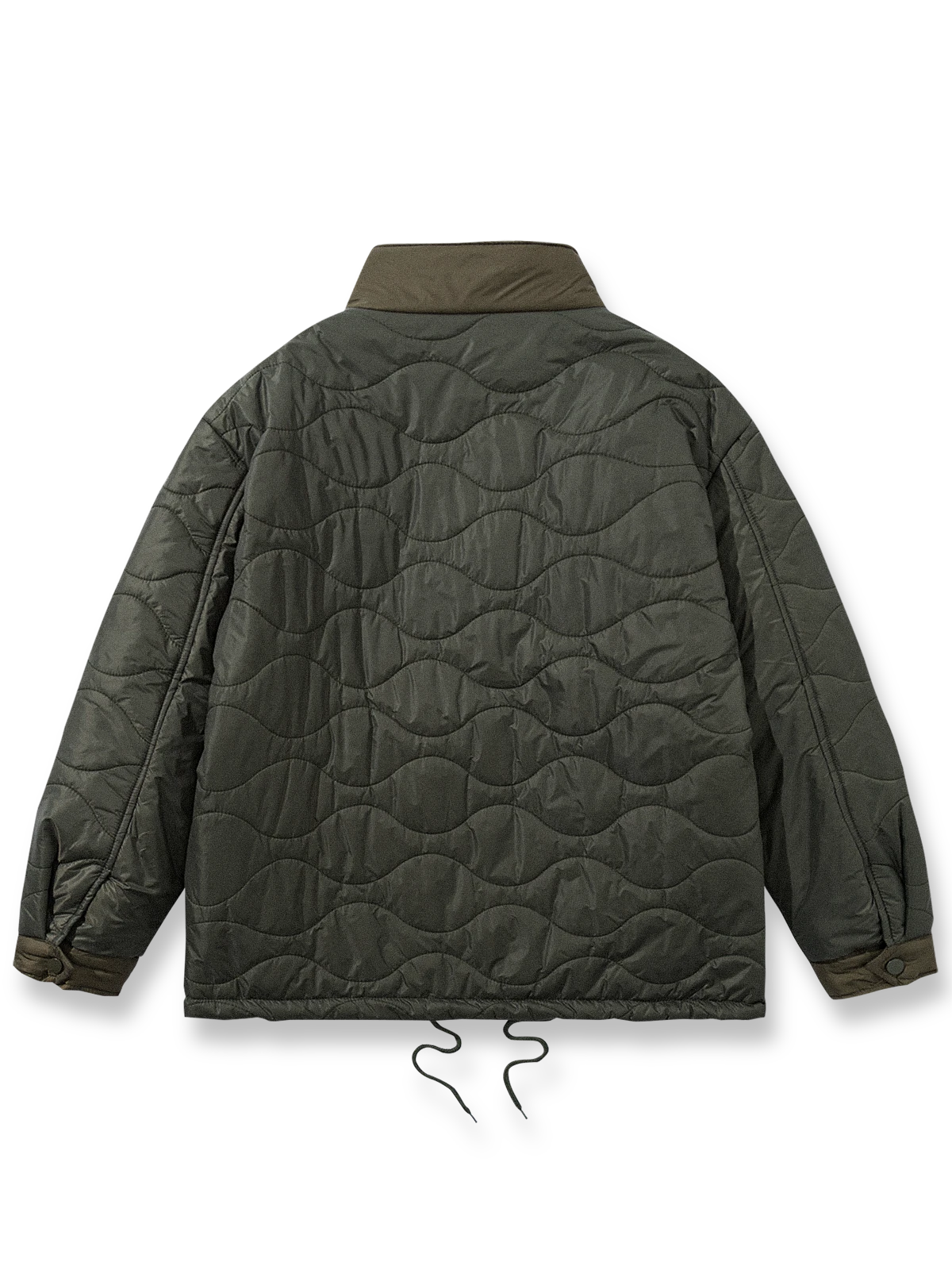 製品画像: キルティングデザインの中綿ジャケット、クラシックなブラックとミリタリーグリーンの配色。多ポケットとスタンドカラーで、実用性と保温性を強化。

詳細画像: 100%ナイロン素材の軽量で耐摩耗性のあるジャケット。寒冷地にも適応し、風を防ぐスタンドカラーと多機能ポケットで便利さを提供。