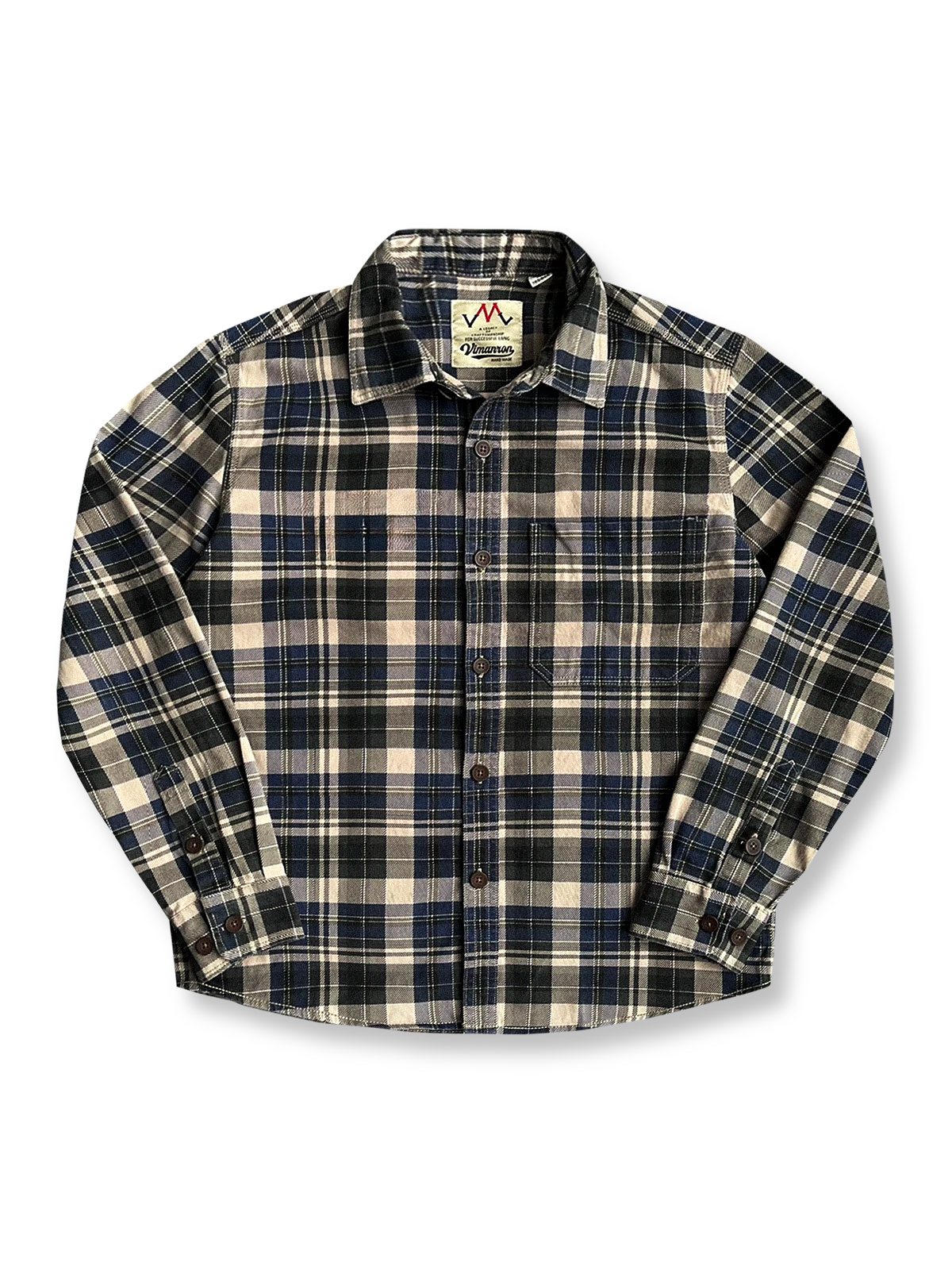 製品画像: ウォッシュド加工のチェック柄長袖シャツ。柔らかく快適な100%コットン素材で、クラシックなヴィンテージ感を演出。

詳細画像: シンプルな胸ポケットデザインとスリムフィットカットが、カジュアルでワークウェア風のアクセントを加えたチェックシャツ。