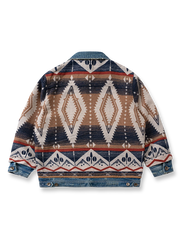 製品画像: ウール混素材とデニムを融合したパッチワークデザインのジャケット、ヴィンテージ感漂う民族風パターンとクラシックなデニムディテール。
詳細画像: フェイクレイヤードデザインとデニムディテールが特徴のウール混デニムジャケット、秋冬にぴったりなスタイリッシュなアイテム。