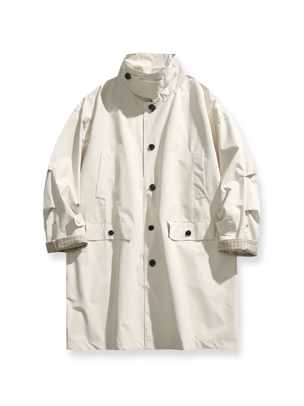製品画像
クラシックなミディアム丈ロングカラーコート全体図。防風素材の表地とシンプルで美しいシルエットが特徴の上品なデザイン。

詳細画像
裏地に施された細かなチェック柄のディテール、袖口の調整デザイン、防風性能を備えた表地の質感特写。機能性とスタイルを両立した仕上がり。