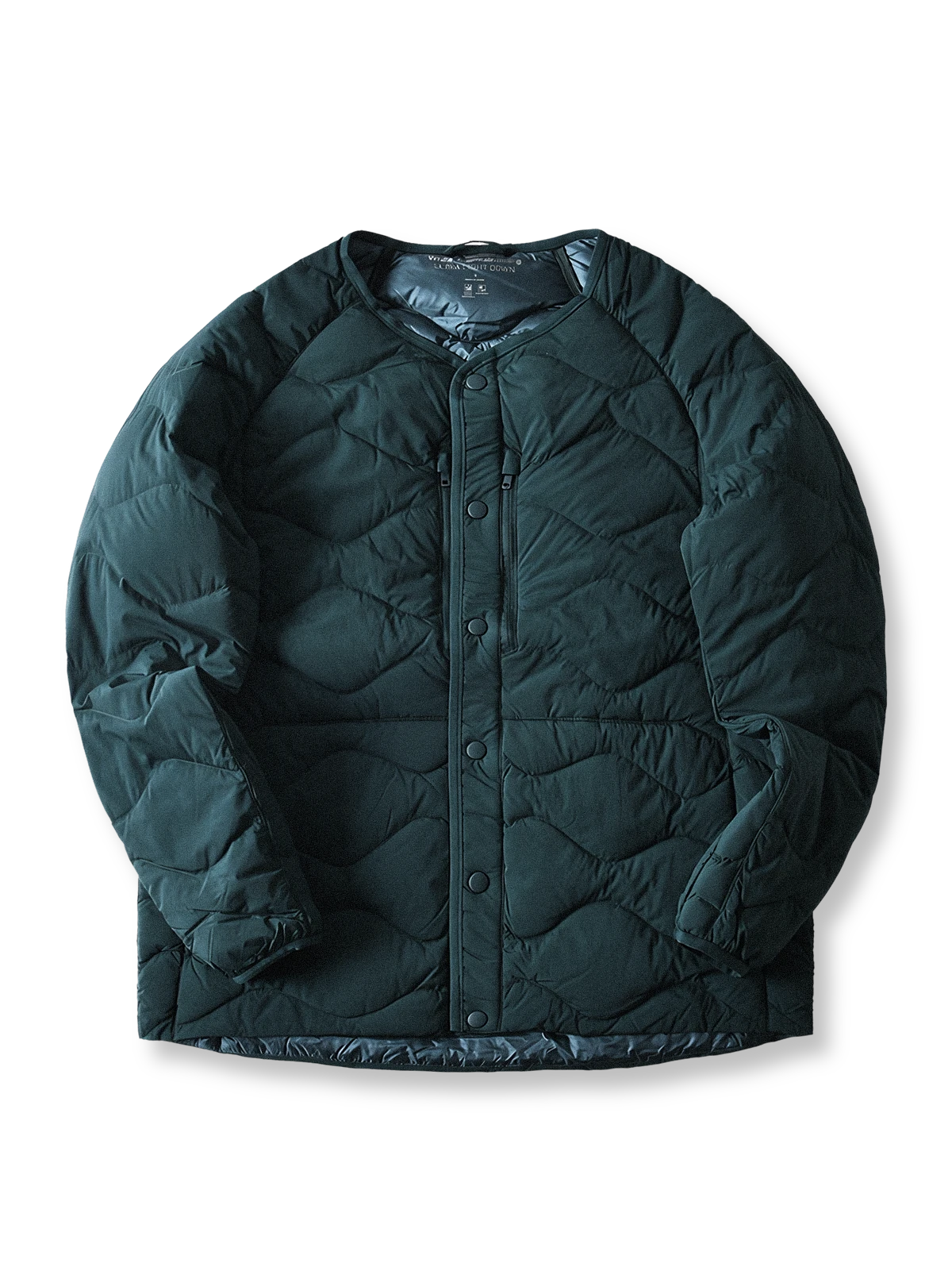 製品画像
ホワイトダックダウン 軽量 ダウンジャケット全体図。シンプルなデザインと700+フィルパワーの高品質ホワイトダックダウンを使用し、軽量で高い保温性を備えた一着。

詳細画像
100%ナイロン素材の防風・撥水性のディテール、高品質90%ホワイトダックダウンとダウン吹き出し防止の縫製、袖口の伸縮仕様の特写。