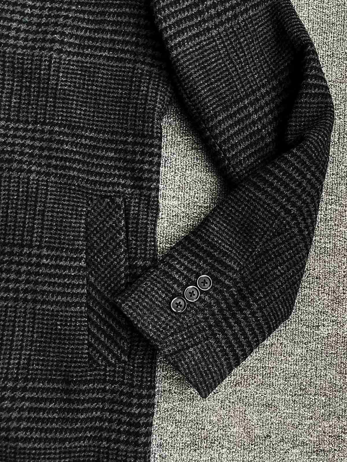 製品画像
ウール混紡のスタンドカラー ミドル丈 チェック柄コートの全体展示図。クラシックなチェック柄デザインとミドル丈シルエットが特徴。

詳細画像
スタンドカラーの防風デザインとクラシックなチェック柄生地のディテールクローズアップ。レトロで洗練された印象を強調。