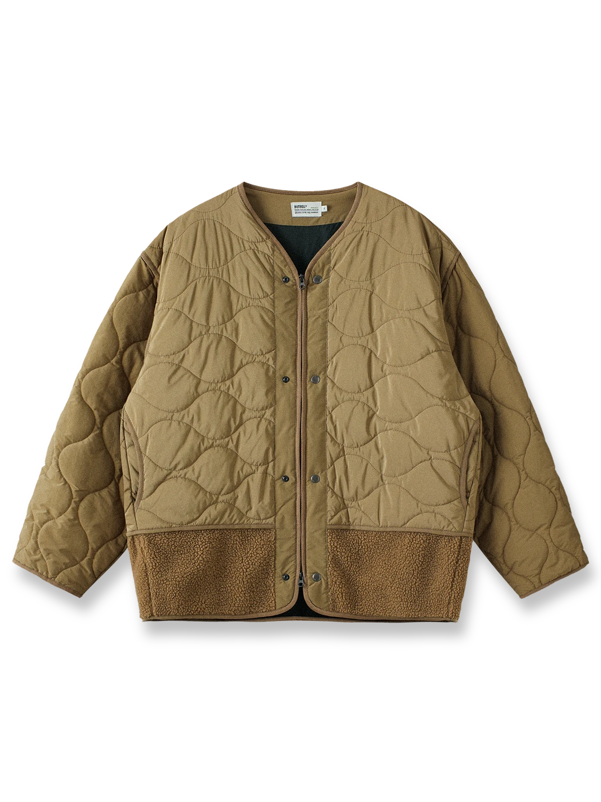 製品画像
「テフロン加工 三防テクノロジー ダイヤキルティング中綿ジャケット全体像。防水、防油、防汚の三防機能と3M™シンサレート中綿が特徴で、軽量で暖かい冬のアウター」

詳細画像
「テフロン加工 ダイヤキルティング中綿ジャケットのダブルジッパーとスナップボタンのディテールクローズアップ。防風性とデザイン性を両立」