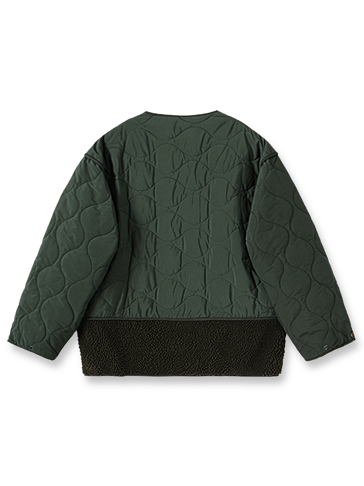 製品画像
「テフロン加工 三防テクノロジー ダイヤキルティング中綿ジャケット全体像。防水、防油、防汚の三防機能と3M™シンサレート中綿が特徴で、軽量で暖かい冬のアウター」

詳細画像
「テフロン加工 ダイヤキルティング中綿ジャケットのダブルジッパーとスナップボタンのディテールクローズアップ。防風性とデザイン性を両立」