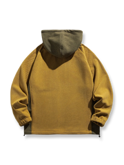 製品画像
「アメリカンヴィンテージ風デザインのバイカラーパッチポケットハーフジップ裏起毛パーカー全体写真。保温性と快適性を兼ね備え、秋冬のアウトドアやカジュアルスタイルに最適なアイテム。」

詳細画像
「パッチポケットと斜めハーフジップのディテール写真。裏起毛仕様による保温性と、袖口のゴム仕様や裾のドローコードデザインが特徴のパーカー。」
