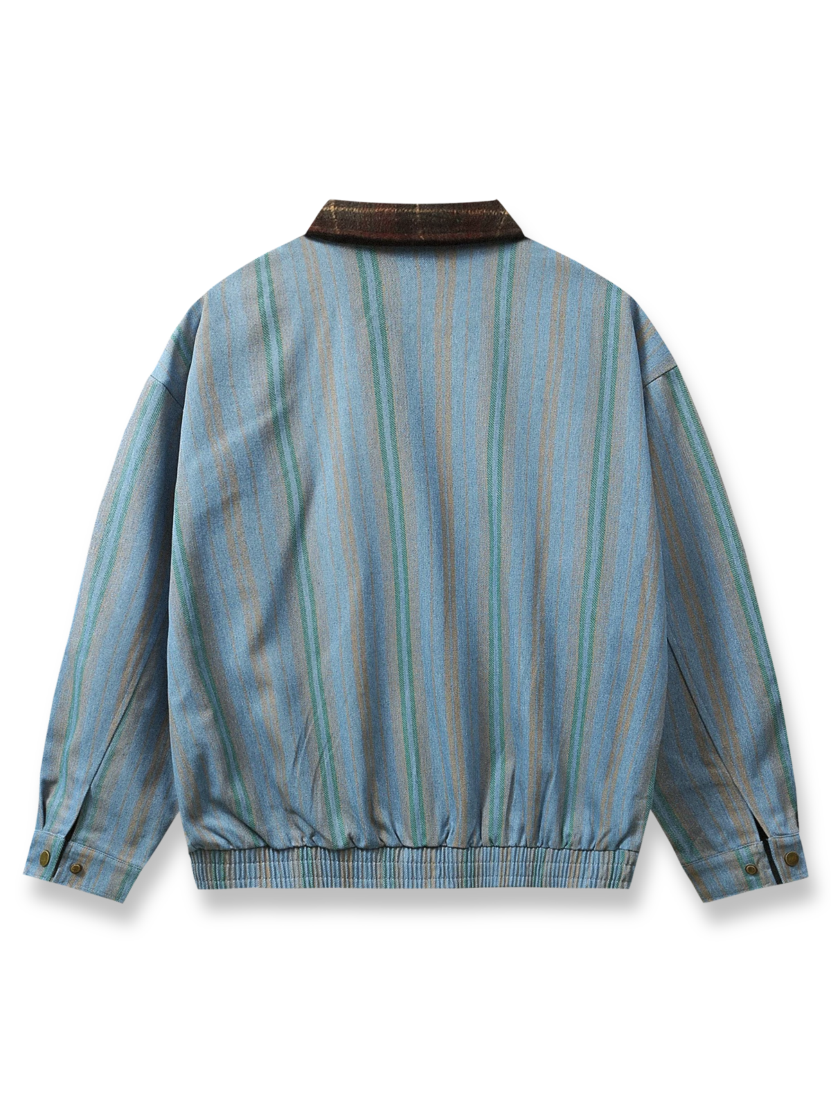 製品画像
「パッチワークストライプデザインが特徴のデニムジャケット。アメリカンヴィンテージスタイルを表現し、コントラストカラーのフランネル襟が際立つ全体展示図」

詳細画像
「パッチワークストライプデニムジャケットのディテールクローズアップ。コントラストカラーのフランネル襟、刺繍ワッペン、多機能フラップポケットが特徴」
