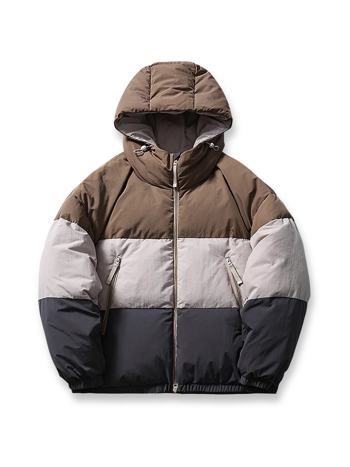 製品画像
「トリコロール配色のパッチワークデザインが特徴的なフード付きエコ中綿ジャケット。環境に配慮した再生素材を使用した冬用アウターの全体図」

詳細画像
「ハイネックフードと調節可能なドローコード付きデザイン。ダブルジップ仕様で実用性を高めたエコ中綿ジャケットのディテールクローズアップ」
