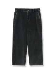 製品画像
ヘビーウェイトコーデュロイカジュアルパンツ全体イメージ。300g天然コットンを使用したコーデュロイ素材にローストソルト加工を施し、豊かな風合いと奥行きのあるテクスチャーを実現。ストレートシルエットで快適な履き心地。

詳細画像
ローストソルト加工を施したヘビーウェイトコーデュロイ素材のディテール。斜めポケットがデザイン性と実用性を兼ね備え、自然な色褪せ感と豊かなテクスチャーが特徴。