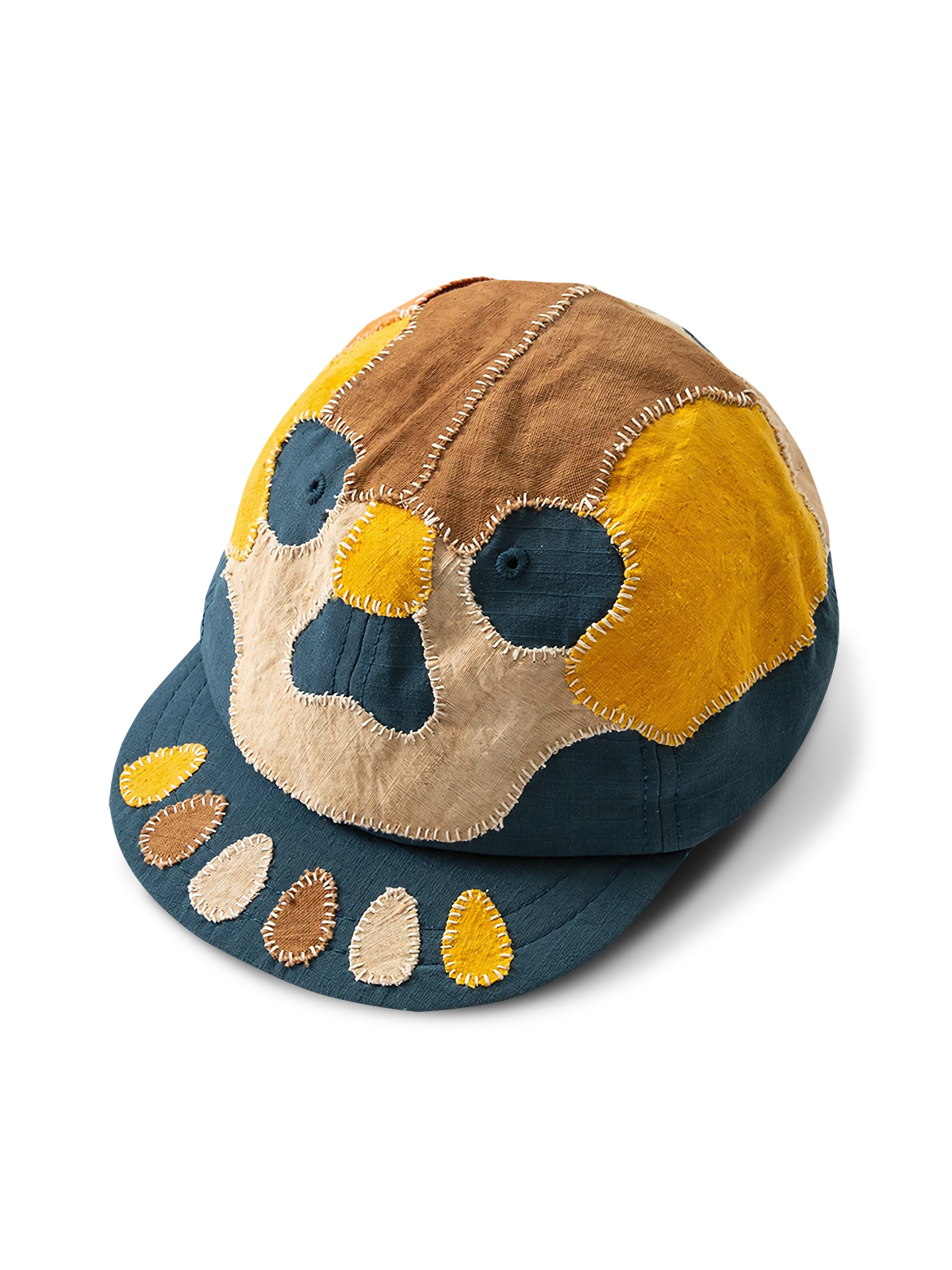 製品画像: 柿渋染め ハンドメイド パッチワーク 刺し子 スカル キャップ。伝統的な染色技術とスカルモチーフのパッチワークデザインが特徴的なキャップの正面全体展示図。

詳細画像: 丁寧な刺し子技術とスカルデザインのパッチワークディテール、自然な粒子感を引き立てる水洗い染色加工のクローズアップ。