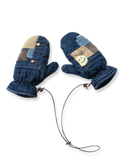 製品画像
「デコンストラクション（再構造）デザインとストーンウォッシュ加工を施したデニム生地が特徴のシープスキン裏地グローブ全体展示図。冬の保温性とカジュアルなデザイン性を兼ね備えた一品。」

詳細画像
「スマイル刺繍とデコンストラクション（再構造）を取り入れたパッチワークデザインのディテール特写。ストーンウォッシュ加工が施されたデニム生地とシープスキン風裏地の組み合わせが際立つ。」