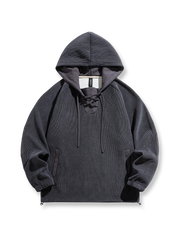 製品画像: レトロなバイカラー仕様とフード付きの裏起毛スウェット全体像、保温性とデザイン性を兼ね備えた秋冬向けカジュアルウェア。
詳細画像: バイカラーのドローストリングディテールと、暖かい裏起毛フリース素材のクローズアップ。