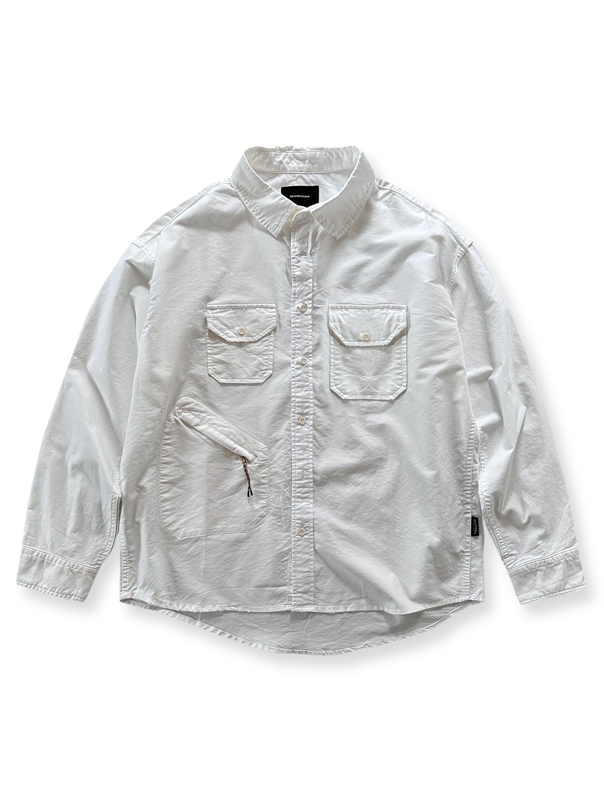 ルーズフィットのオックスフォードツイルワークシャツ全体図