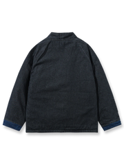 製品画像
デニム はんてん 中綿 厚手の全体展示図。伝統的なはんてんデザインとデニム素材が融合した、レトロとモダンを兼ね備えた秋冬にぴったりのアイテム。

詳細画像
カラーブロックポケットとジッパーデザインのディテールクローズアップ。ユニークなデザインが視覚的なアクセントを加え、実用性とスタイルを両立。
