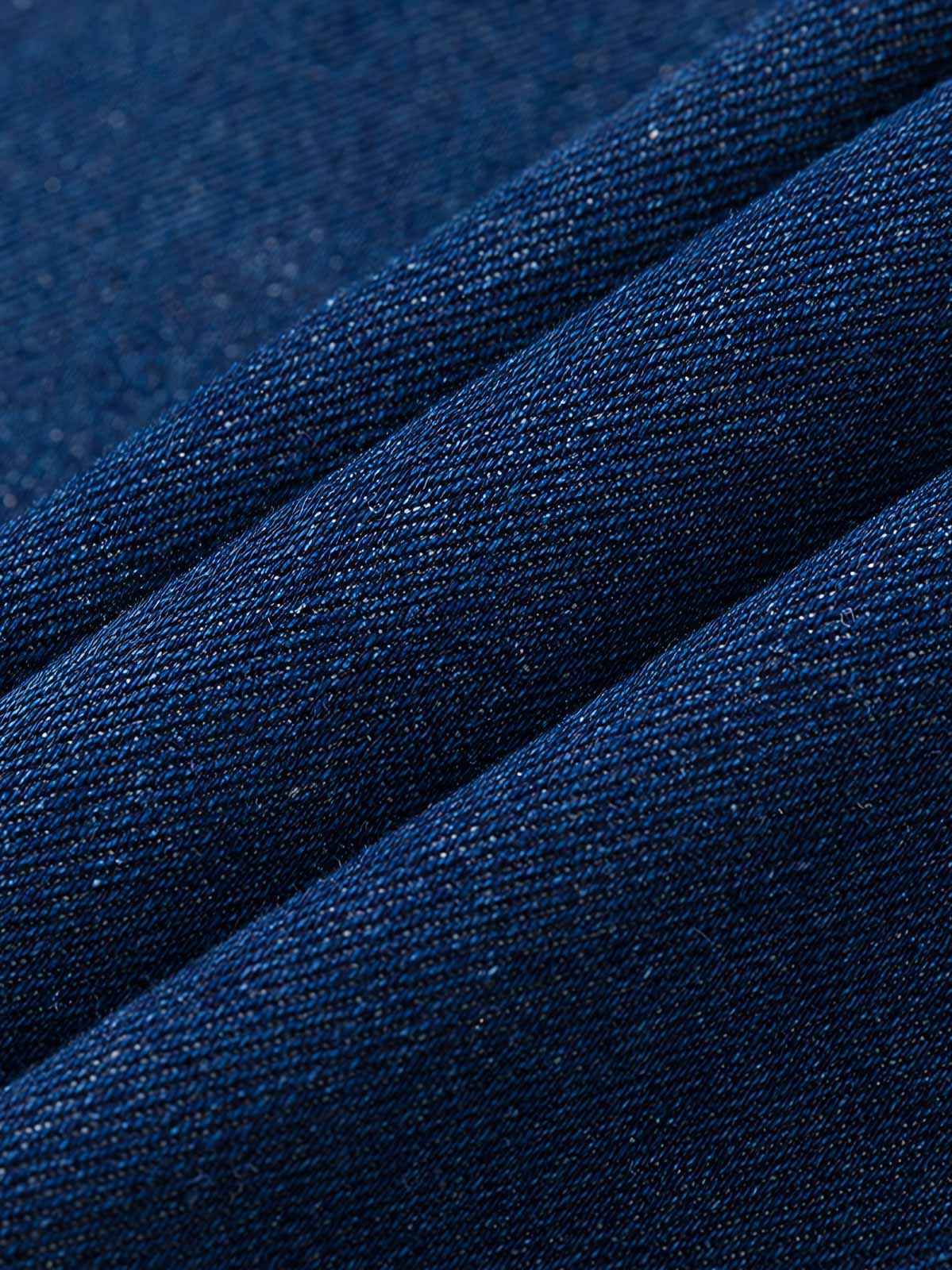 製品画像: ヴィンテージ感漂うルーズフィットデニム刺繍シャツの全体画像
詳細画像: デニムシャツの胸元に施された繊細な刺繍ディテールのクローズアップ画像