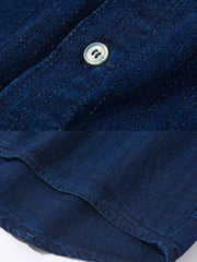 パッチワークと藍染ディテールのクローズアップ