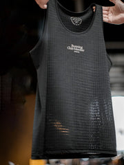 ブラックのメッシュタンクトップ、フロント中央にロゴが見える