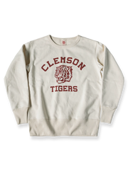 クレムソンタイガープリントスウェットの全体正面画像、クラシックプリントとリブ袖口のディテール。