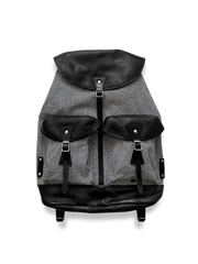 レトロなピンカラーキャンバスとレザーを組み合わせた登山リュックの全体図
