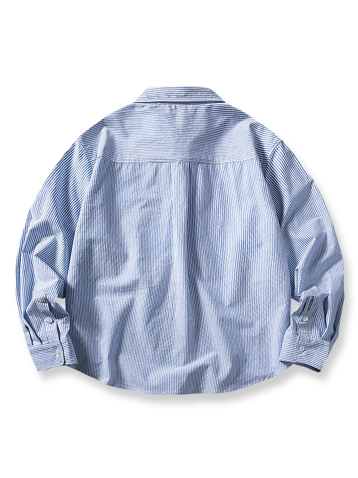 製品画像
「クラシックなブルーストライプと精巧な舵の刺繍を施した長袖シャツの全体展示図。ヴィンテージ感とエレガンスを兼ね備えたデザインが特徴。」

詳細画像
「小さくて精巧な舵刺繍ディテールの特写。航海テーマを表現した刺繍がヴィンテージ感を引き立て、デザイン性と機能性を兼ね備えています。」